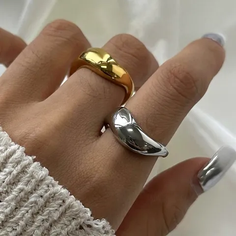 Unregelmäßiger Organischer Wellenring Aus Edelstahl 18K Vergoldet Flüssigmetall-Stil Hochglanzpoliert Mode Schmuck Für Damen
