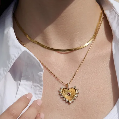 Collana Con Ciondolo A Cuore Elegante Acciaio Inossidabile Con Pietra Rossa E Strass Colore Oro Impermeabile Per Donne