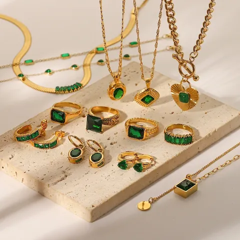 Serie di Gioielli in Acciaio Inossidabile Vintage con Zirconia Verde per Donna Pendente a Cuore Rettangolare Placcato Oro