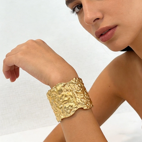 Bracciale Polsino Metallo Pieghettato Geometrico Acciaio Inossidabile Trama Irregolare Bangle Largo Rétro Donna