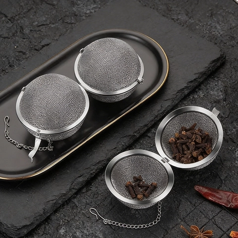 Stainless Steel Tea Infuser Ball Fine Mesh Spice Filter With Long Chain Hook For Steeping Tea And Cooking Soup Seasoning