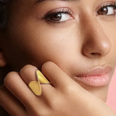 Anello in Acciaio Inossidabile Placcato Oro 18K a Righe Torte per Donna Unico Asimmetrico Strutturato Geometrico Moda Anello