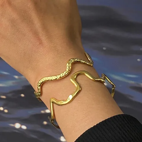 Bracciale Rigido A Onda In Acciaio Inossidabile Placcato Oro Texture Martellata Design Irregolare Gioielli Di Moda Per Donna
