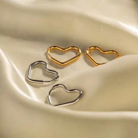 Minimalist Stainless Steel Heart Shaped Hoop Earrings French Style Elegant Gold Silver Electroplated Heart Jewelry For Women