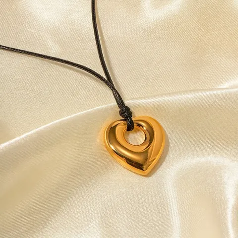 Edelstahl Halskette Mit Hohlem Herzanhänger Für Damen Schwarze Wachskordel Vergoldet Minimalistischer INS Stil Polierter Schmuck