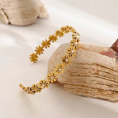 Stainless Steel Daisy Open Bangle For Women 18K Gold Plated Artificial Pearl Rhinestone Adjustable Flower Bracelet Jewelry