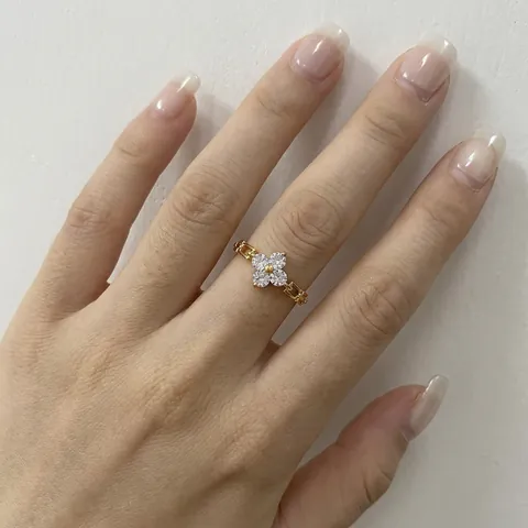 Vierblättriges Kleeblatt Zirkon Ring Edelstahl Hohle Kettenschlaufe Gold Vergoldet Modeschmuck Für Damen