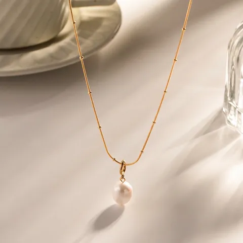Collana con Ciondolo in Perla Artificiale in Acciaio Inossidabile Minimalista Placcato Oro Catena a Palline Elegante Retro