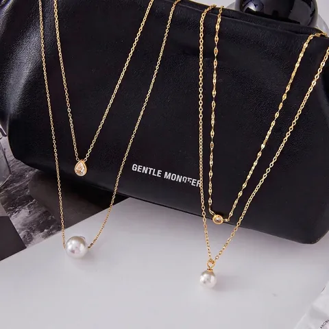 Collana A Strati Acciaio Inossidabile Placcato Oro Zirconia Pendente Perla Artificial Impermeabile Ipoallergenico Elegante Donna