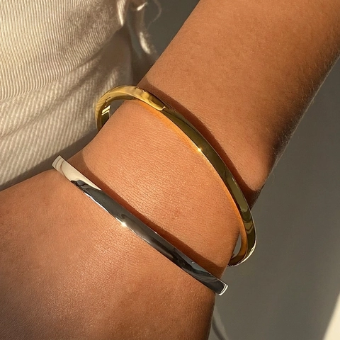 Minimalist Polished Stainless Steel Bangle Bracelet With Buckle Clasp Waterproof Plain Geometric Jewelry For Women