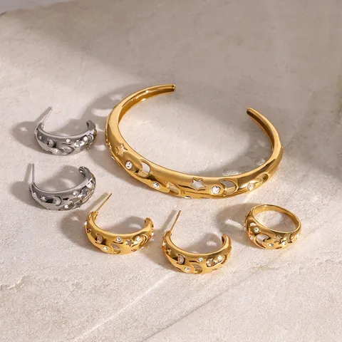 Orecchini A Cerchio A C In Acciaio Inossidabile Con Stelle E Lune Traforate E Strass Luccicanti Moda