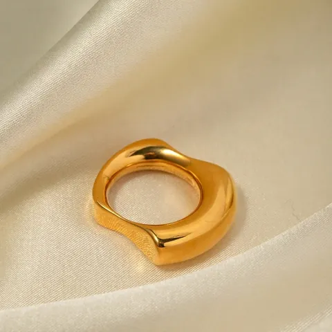Anillo Fluido Irregolare de Acero Inoxidable Chapado en Oro de 18K para Mujer Anillo de Banda Ancha Escultórico Moderno