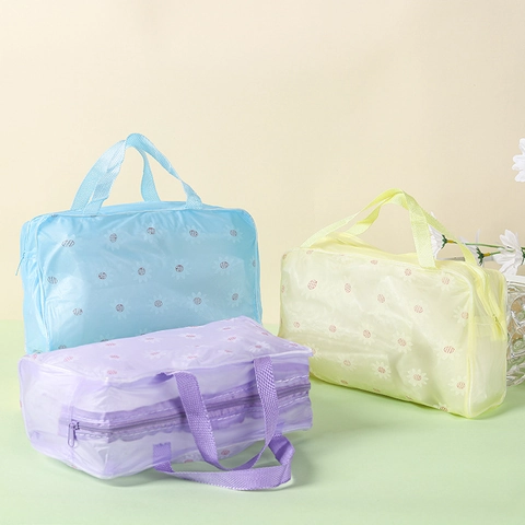 Large Capacity Waterproof PVC Toiletry Bag For Women Portable Travel Makeup Organizer Bag Daisy Floral Print Bathroom Wash Bag