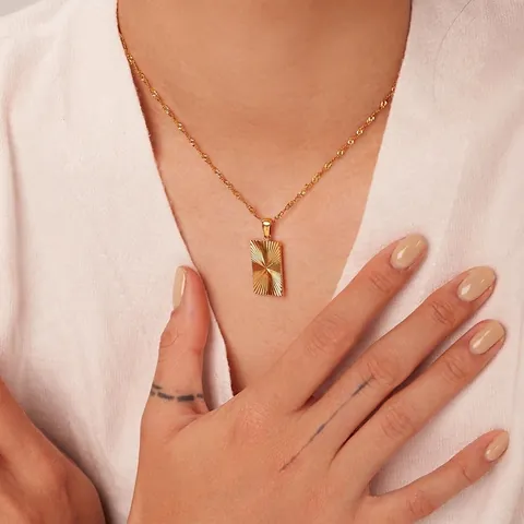Collana Con Pendente Rettangolare Raggi Di Sole Acciaio Inossidabile 316L Placcato Oro 18K Gioielli Geometrici Donna