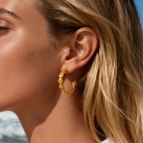 Daisy Flower C Shaped Hoop Earrings 304 Stainless Steel 18K Gold Plated Waterproof Hypoallergenic For Women Elegant