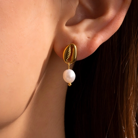 Shell Artificial Baroque Pearl Earrings 18K Gold Plated Stainless Steel Waterproof Hypoallergenic Retro Ocean Style For Women