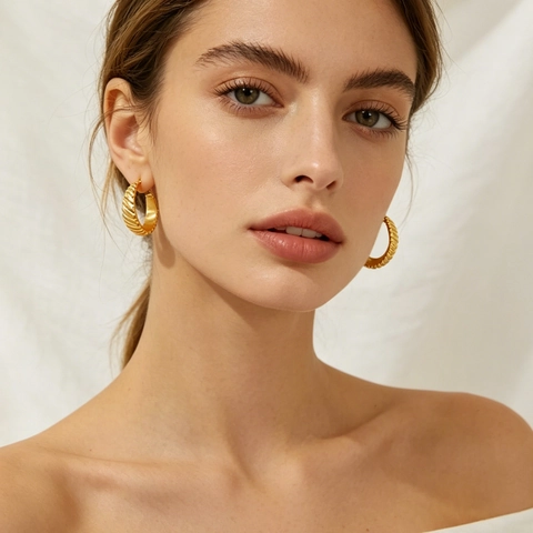 Orecchini A Cerchio Geometrici Placcati Oro 18 Carati Acciaio Inossidabile Texture A Costine Diagonali Forma C Gioielli Retro