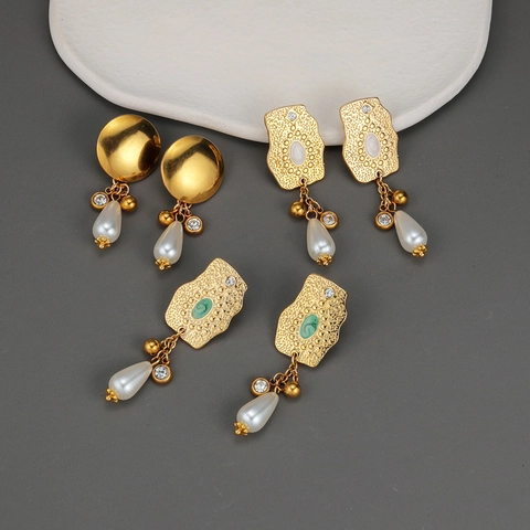 Orecchini Pendenti Geometrici Irregolari Con Acciaio Inossidabile Placcato Oro 18K Perla Artificial Sintetica E Zircone Per Donna