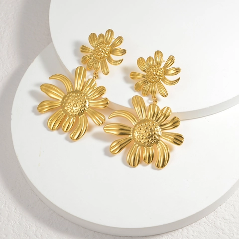 Vintage Daisy Drop Earrings 18K Gold Plated Stainless Steel Double Layer Flower Statement Jewelry For Women Retro Style