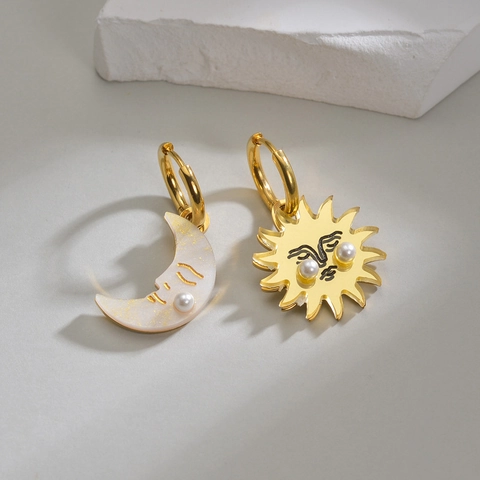 Asymmetrische Zon En Maangezicht Hoop Oorbellen Verguld Roestvrij Staal Met Kunstparels En Schelpplaat Hemelse Sieraden