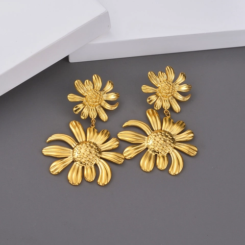Vintage Daisy Drop Earrings 18K Gold Plated Stainless Steel Double Layer Flower Statement Jewelry For Women Retro Style