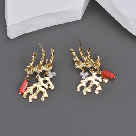 Vintage Vergoldete Edelstahl Hängeohrringe Mit Korallenform Anhänger Und Kleinen Künstliche Perlen Geometrischer Schmuck