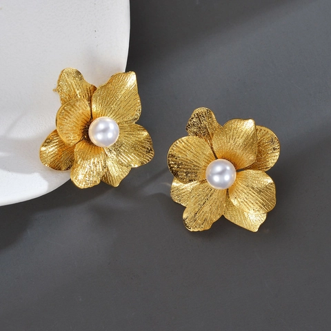 Grote Bloem Oorknopjes Van Roestvrij Staal Met Witte Kunstparel Geborstelde Textuur Mode Elegant Voor Dames