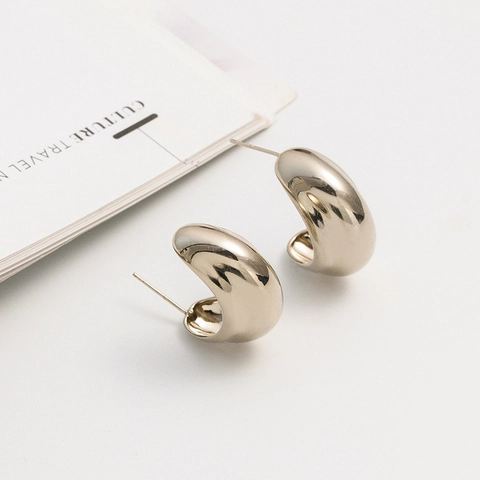 Orecchini A Lobo Cerchio Spessi Minimalisti A Forma Di C In Rame Placcato Oro Lucido Con Perno In Argento Per Donna