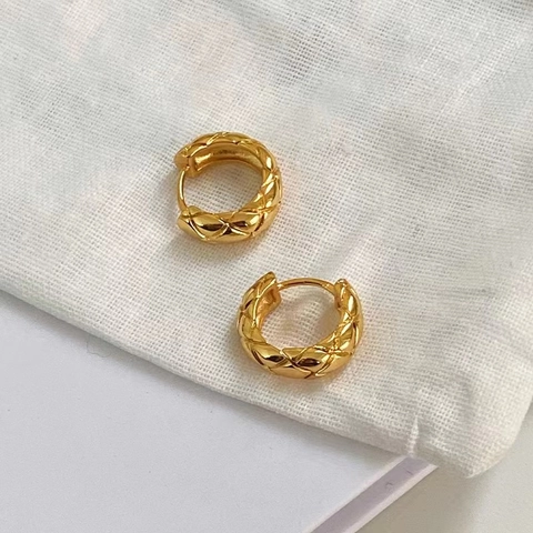 Gesteppte Creolen 18K Vergoldetes Messing Geometrisches Rautenmuster Retro Leichter Luxus Mode Schmuck Für Frauen