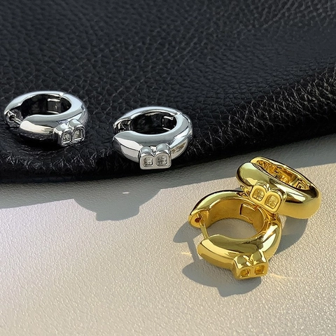 Orecchini A Cerchio Spessi Rame Placcato Oro 14K Design Lettera Huggie Geometrico Lucido Gioielli Di Moda Per Donna Stile Lusso