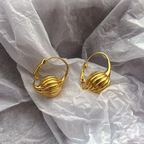 Französische Retro Vergoldete Messing Laterne Kugel Ohrringe Mit Vertikaler Textur Relief Elegante Schmuck Für Damen