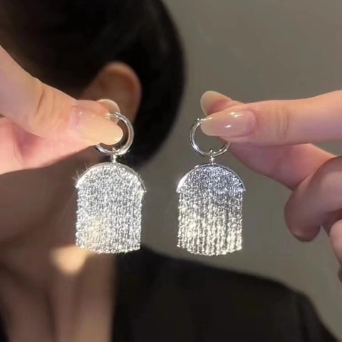 Lange Quasten Creolen Messing 18K Vergoldet Strass Funkelnd Geometrische U-Form Elegant Für Damen