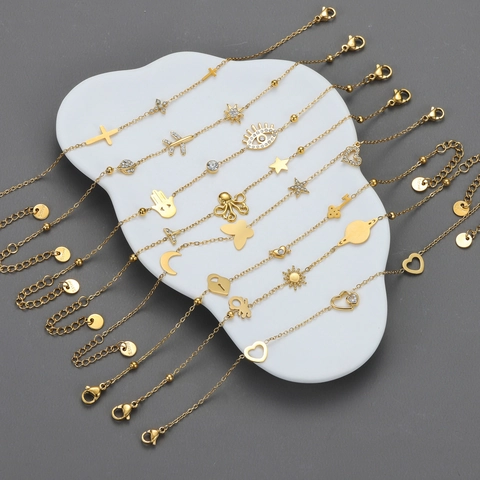 Braccialetto con Ciondoli in Acciaio Inossidabile Placcato Oro 18K per Donna con Pendenti a Luna Stella Cuore Croce Zirconia Gioielli