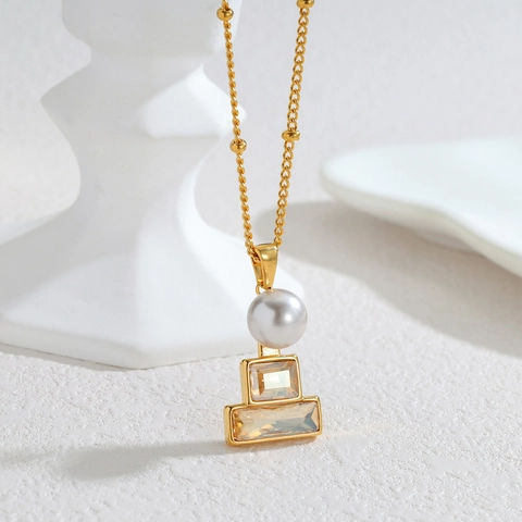 Collana Con Pendente Elegante Acciaio Inossidabile Placcato Oro 18K Perla Artificial Finta Zircone Rettangolare Champagne Gioielli Donna