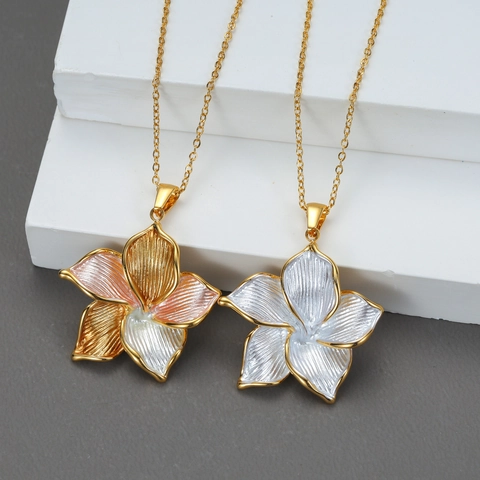 Collier Pendentif Fleur 3D En Acier Inoxydable Plaqué Or 18 Carats Bijou Mode Élégant Pour Femme Chaîne Pull Polyvalente