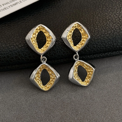 Orecchini A Pendente Rombo Geometrico Bicolore Oro Argento Rame Martellato Con Perno In Argento Sterling 925