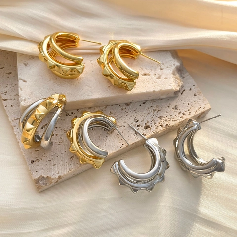 Pendientes De Botón En Forma De C Con Cobre Chapado En Oro De 18K Y Poste De Plata De Ley 925 Estilo Punk Industrial