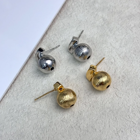 Orecchini A Lobo A Sfera Cava Strutturati In Rame Placcato Oro 18K Con Perno In Argento Sterling 925 Per Donna