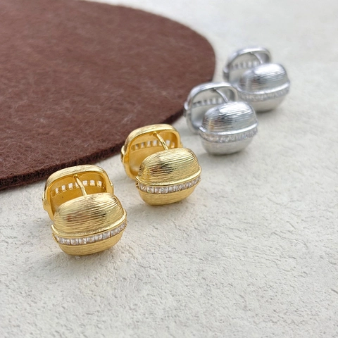 Huggie Oorbellen Koper 18K Verguld Zirkonia Geborstelde Textuur Geometrische Luxe Elegante Sieraden Voor Vrouwen