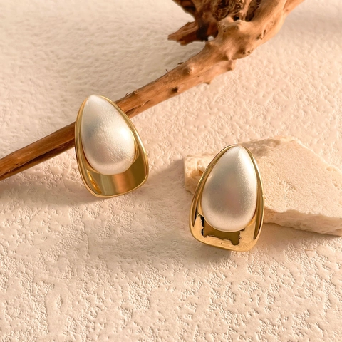 Pendientes De Botón Gota De Agua Cobre Chapado En Oro De 18K Textura Cepillada Perla Artificial Elegante Diseño Para Mujeres