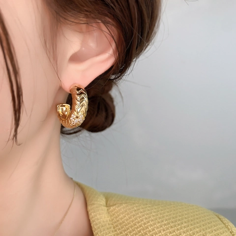 Pendientes De Aro De Cobre En Forma De C Con Circonita Micro Pavé Textura Trenzada Elegantes Accesorios De Joyería Para Mujer