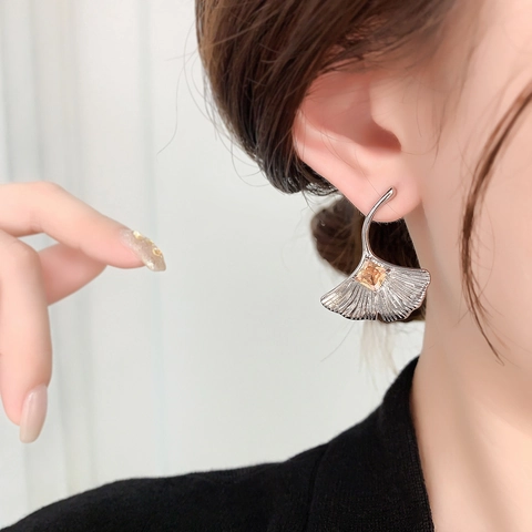 Vintage Ginkgo Leaf Stud Earrings Copper 18K Gold Plated Square Zirconia Elegant Botanical Jewelry For Women Party Gift