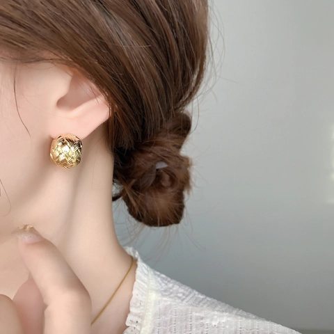 Vintage Woven Texture Stud Earrings For Women Retro Hollow C-Shaped Gold Plated Copper Ear Jewelry