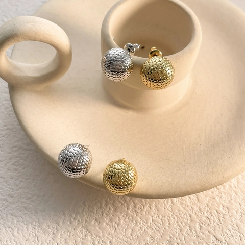 Orecchini A Bottone Sferici Rame Placcato Oro 18K Texture Squame Serpente Gioielli Moda Minimalisti Donna