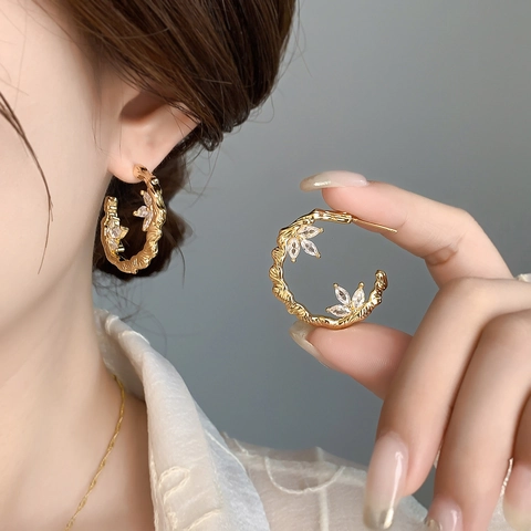 Boucles D'oreilles Créoles En C Vintage Muguet Floral Zircon Incrusté Cuivre Texturé Bijoux Élégants Pour Femmes