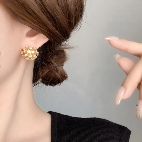 Snowflake Stud Earrings Shiny Zircon Copper 18K Gold Plated Firework Shape Retro Elegant Jewelry Accessories For Women