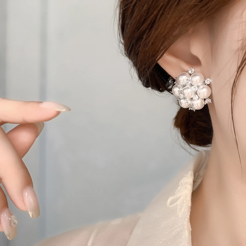 Pendientes De Botón De Flor Y Perla Artificial Con Poste De Plata Cobre Chapado En Oro 18K Circonita Joyería Retro Elegante