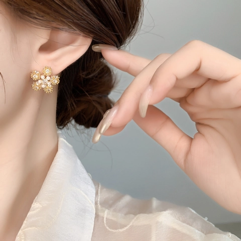 Blumen Ohrstecker Kupfer 18K Vergoldet Zirkon Künstliche Perle Schneeflocke Eleganter Schmuck Für Frauen