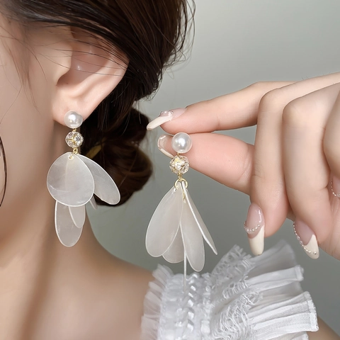 Franse Elegante Bloemblad Kwastje Hangende Oorbellen 18K Verguld Koper Schelpstructuur Acryl Imitatieparel Vrouwen