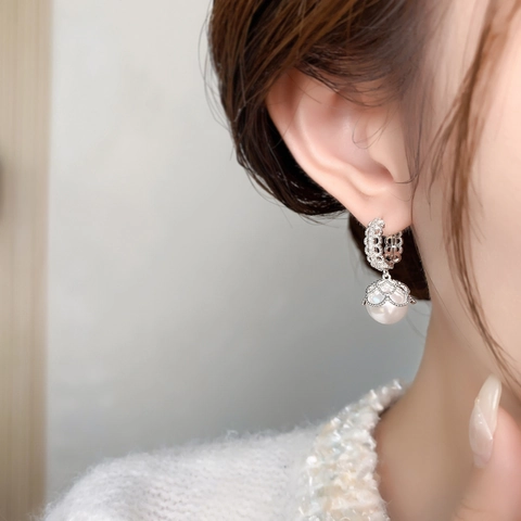 Vintage Artificial Pearl Dangle Earrings 18K Gold Plated Copper Hollow Lace Cubic Zirconia Elegant Drop With Silver Earring Post